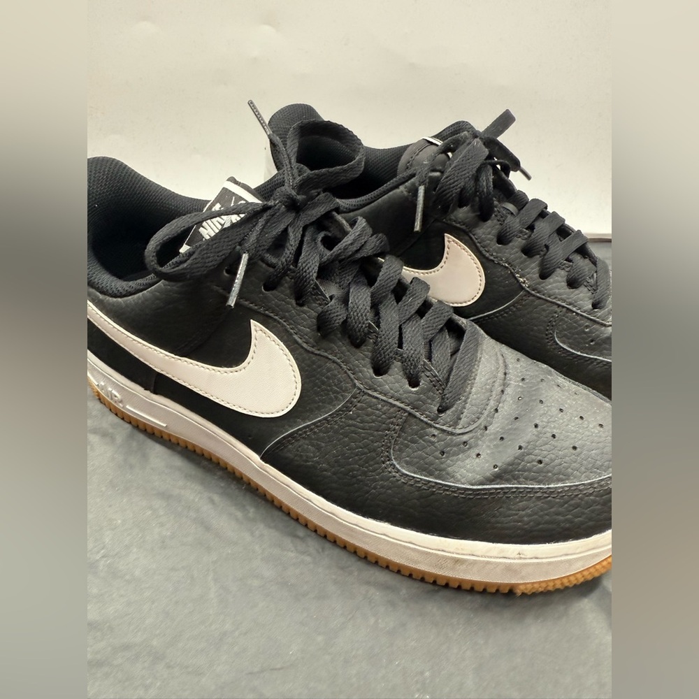 EUC Nike Air Force 1 ’07 Black White Gum Sneakers - Picture 7 of 13